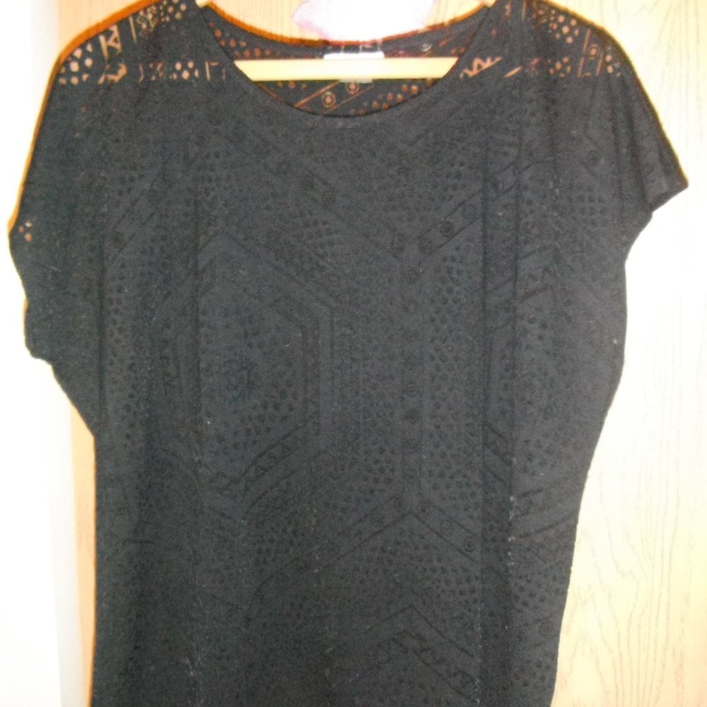 True Self. 1X, cap sleeve, black knit lace top